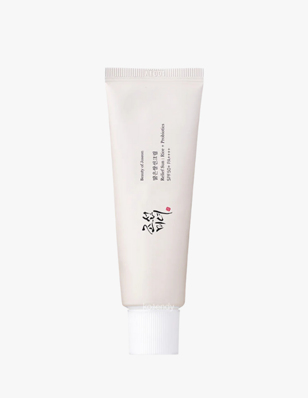 Ürün Cinsiyeti
Unisex

Ürün Tipi
Güneş Koruyucu

Ürün Sezonsallığı
İlkbahar / Yaz

Ürün Çeşidi
SPF 50+ Yüksek Koruma Güneş Kremi

Ürün Özellikleri
Beauty of Joseon Relief Sun: Rice SPF50+ PA++++, güçlü güneş koruması ile cildi UV ışınlarının zararlı etkilerine karşı savunan bir güneş kremidir. %30 pirinç özü ve probiyotiklerle zenginleştirilmiş formülü, cildi nemli, yumuşak ve ışıltılı tutmaya yardımcı olurken aynı zamanda ciltte doğal bir parlatıcı etki sağlar. EWG Yeşil Sınıf güvenli içerikleri ile hassas ciltler için de uygun bir profil sunar. Kimyasal filtre içeren SPF50+ PA++++ koruması, geniş spektrumlu UVB/UVA koruması sağlar. Ürün, kolay sürülen, beyazlık bırakmayan hafif dokusuyla günlük kullanımda konforlu bir his verir ve makyaj altına da uyumlu şekilde kullanılabilir.

Öne Çıkan Detaylar
• SPF50+ PA++++ ile yüksek düzeyde UV koruması
• %30 pirinç özü ve probiyotiklerle zenginleştirilmiş formül
• Cildi nemlendiren ve doğal bir ışıltı kazandıran içerik
• EWG Yeşil Sınıf güvenli bileşenler
• Beyazlık bırakmayan hafif doku
• Günlük kullanım ve makyaj altı için uygun

Kimler Kullanıyor?
Günlük güneş korumasını cilt bakımıyla birleştirmek isteyen, aynı zamanda hafif ve iz bırakmayan bir güneş kremi arayan herkes tarafından tercih edilir. Özellikle cildini nemli ve sağlıklı görünümde tutmak isteyen, gündelik dış mekan kullanımlarında yüksek koruma isteyen kullanıcılar için ideal bir seçenektir.

Pirincin besleyici etkisi ve probiyotiklerle zenginleştirilmiş bu SPF 50+ güneş kremi, cilde koruma ve ışıltı sağlayan çok yönlü bir güneş bakımı sunar.
