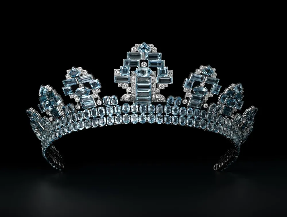 1937 tarihli, akuamarin ve pırlantalarla tasarlanmış Cartier yapımı Tiara isimli taç