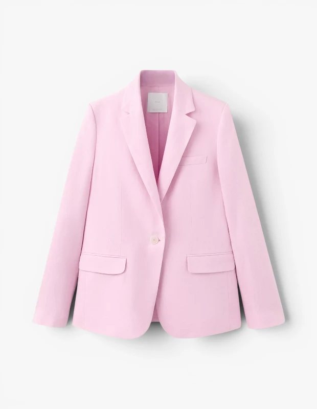 Marka Adı: Mango
Ürün Adı: Mango Kadın Keten Blazer
Ürün Cinsiyeti: Kadın
Ürün Tipi: Blazer
Ürün Sezonsallığı: Yaz
Ürün Çeşidi: Keten
Ürün Özellikleri: Açık pembe renkte, rahat ve zamansız bir silüet sunan bu keten blazer, nefes alabilen yapısıyla sıcak havalarda ideal bir konfor sağlar. Klasik çentikli yaka detayı, tek düğmeli ön kapaması ve iki adet kapaklı cebi ile hem fonksiyonel hem de şık bir tasarıma sahiptir. Uzun kollu ve düz kesimi, modern ve zahmetsiz bir görünüm sunar.
Öne Çıkan Detaylar:
- Nefes alan keten kumaş yapısı
- Şık ve modern açık pembe renk
- Tek düğmeli klasik blazer kesimi
Kimler Kullanıyor?: Sıcak havalarda şıklığından ödün vermek istemeyen, doğal kumaşların rahatlığını ve ferahlığını tercih eden kişiler bu keten blazeri gardırobuna katabilir. Hem ofis ortamında profesyonel bir duruş sergilemek isteyenler hem de günlük veya özel davetlerde zahmetsiz bir zarafet arayanlar için idealdir. Pastel tonları ve zamansız parçaları stilinde benimseyen, çok yönlü ve konforlu giyimi önemseyen herkesin beğenisini kazanacaktır.