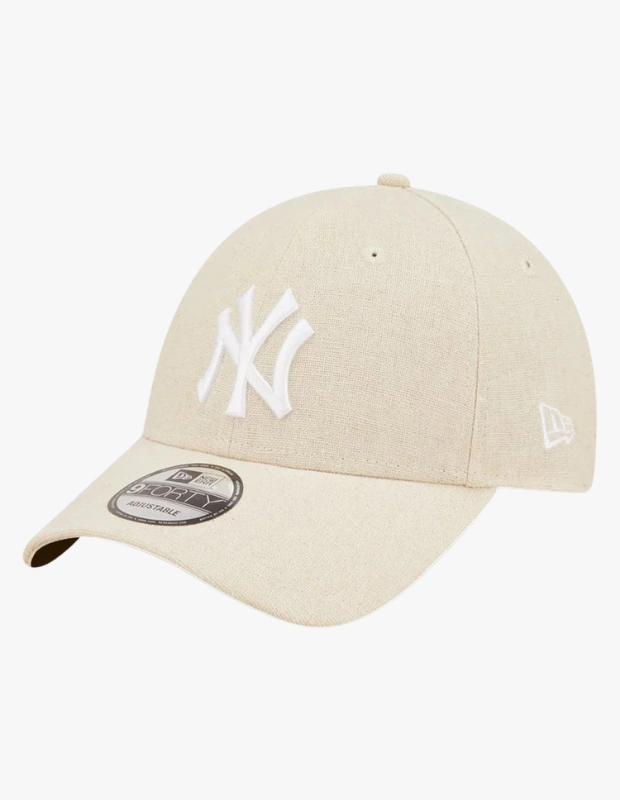 Marka Adı: New Era
Ürün Adı: New Era Erkek New York Yankees Keten 9FORTY Şapka
Ürün Cinsiyeti: Erkek
Ürün Tipi: Beyzbol Şapkası
Ürün Sezonsallığı: Yazlık
Ürün Çeşidi: New York Yankees 9FORTY
Ürün Özellikleri: New Era markasının New York Yankees temalı, bej rengi keten beyzbol şapkasıdır. Ön kısmında belirgin beyaz renkte işlenmiş New York Yankees NY logosu, sol yanında ise New Era'nın küçük, işlemeli amblemi bulunur. Şapkanın kavisli siperliği, altı panelli yapısı ve üst kısımda yer alan düğme detayı, klasik beyzbol şapkası tasarımını yansıtır. Etiketinde 9FORTY kalıbı ve ayarlanabilir özelliği belirtilen bu model, nefes alabilen keten karışımlı kumaşı sayesinde sıcak havalarda konforlu bir kullanım sunar. Sportif ve günlük stilin tamamlayıcısıdır.
Öne Çıkan Detaylar:
- Ön kısımda ikonik ve belirgin işlemeli New York Yankees NY logosu.
- Yaz ayları için ideal, nefes alabilen ve dokulu keten karışımlı kumaş.
- Ayarlanabilir arka bant ve kavisli siperlik ile konforlu 9FORTY kalıbı.
Kimler Kullanıyor?: Bu şapka, şehirde veya sahilde sportif ve dinamik bir görünüm arayan, casual giyime ve aksesuarlara önem veren bireyler için idealdir. Özellikle beyzbol şapkalarının zamansız stilini modern bir dokunuşla birleştiren, hem fonksiyonel hem de şık parçaları tercih edenler bu ürünü günlük kombinlerine rahatlıkla dahil edebilir. New York Yankees hayranları ve klasik spor giyimden hoşlananlar için vazgeçilmez bir tamamlayıcıdır.