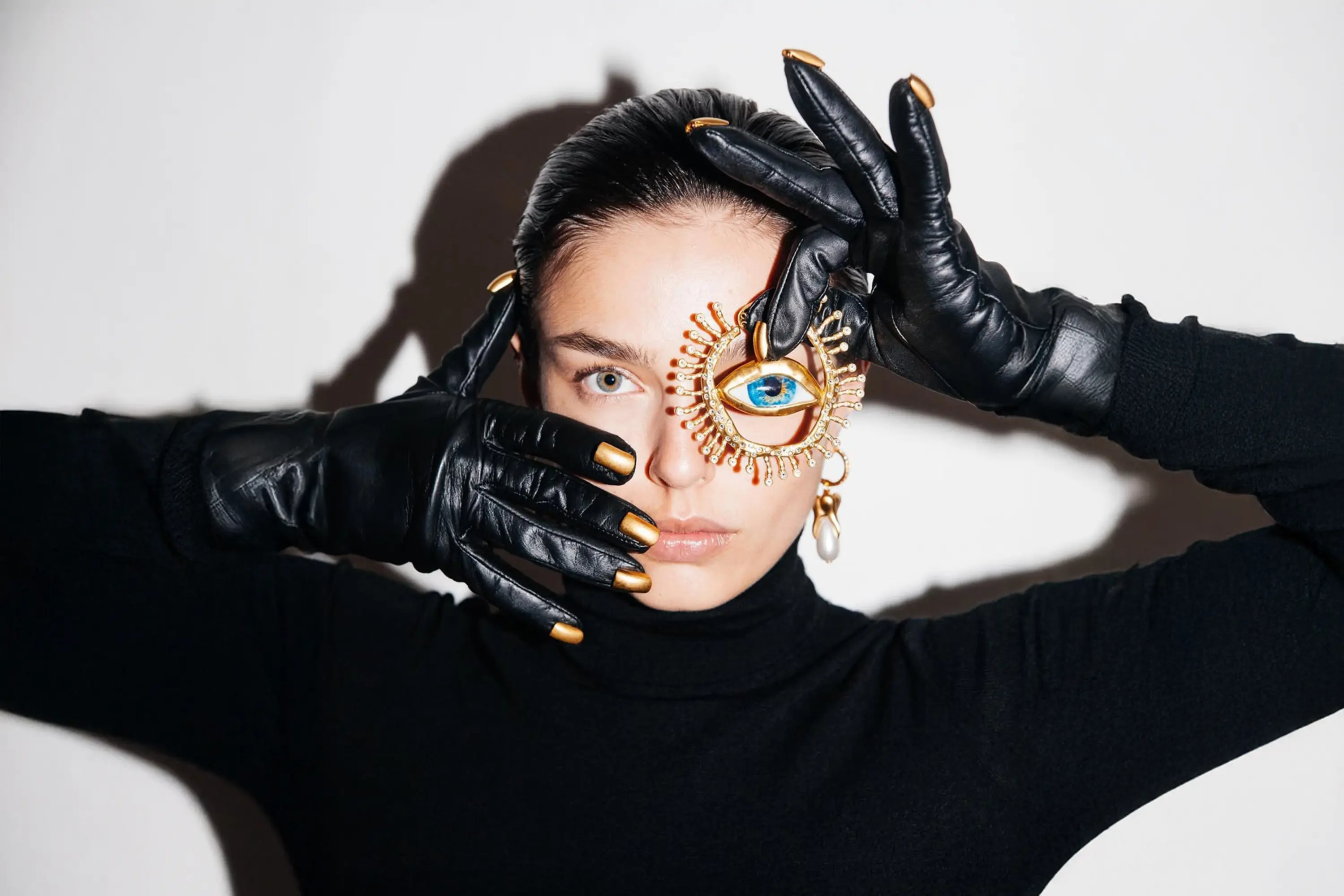 V&amp;A Müzesi’nde Bir İlk: “Schiaparelli: Fashion Becomes Art” Sergisi