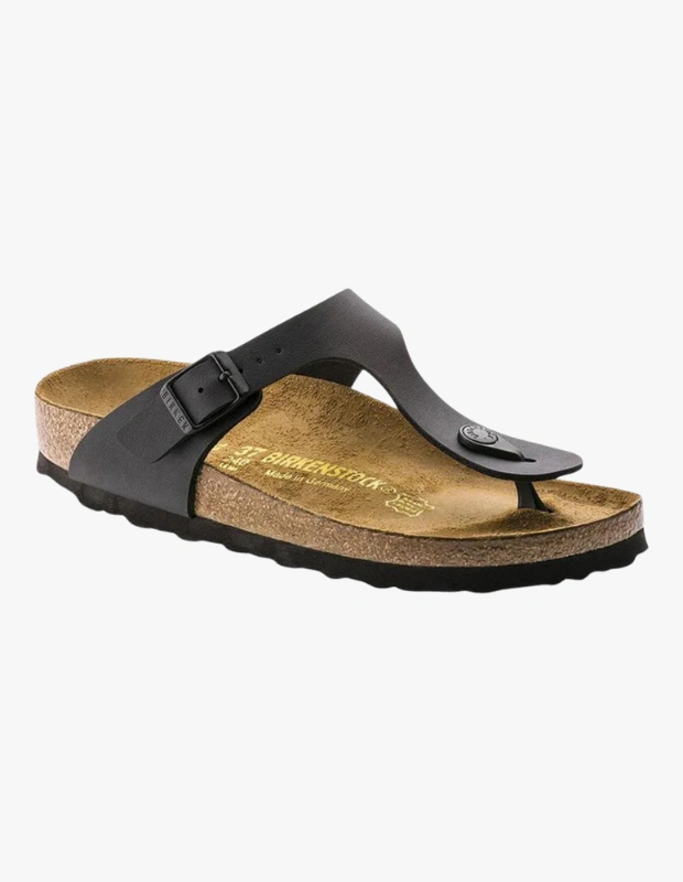 Ürün Cinsiyeti
Unisex

Ürün Tipi
Terlik

Ürün Sezonsallığı
İlkbahar / Yaz

Ürün Çeşidi
Parmak Arası Terlik

Ürün Özellikleri
Birkenstock Gizeh Birko-Flor® terlik, markanın ikonik tasarım anlayışını konfor ve destekle birleştiren zamansız bir modeldir. Gerçek deriye görsel ve dokusal olarak son derece benzeyen Birko-Flor® sentetik saya, cilt dostu, dayanıklı ve bakımı kolay yapısıyla öne çıkar. Ayakla temas eden iç yüzeyde kullanılan yumuşak tüylü kumaş, gün boyu konfor sunar. Konturlu mantar-lateks taban, zamanla ayağın doğal formuna uyum sağlayarak kişiye özel bir destek oluşturur. Süet taban astarı nefes alabilirlik sağlarken, hafif EVA dış taban esneklik ve darbe emilimi sunar. Ayarlanabilir metal tokası sayesinde ayağa tam uyum sağlar.

Öne Çıkan Detaylar
• Birko-Flor® sentetik deri saya
• Konturlu mantar-lateks taban yapısı
• Süet taban astarı
• Hafif ve esnek EVA dış taban
• Ayarlanabilir metal tokalı parmak arası tasarım
• Almanya üretimi

Kimler Kullanıyor?
Günlük yaşamda hem şıklık hem de ergonomik destek arayanlar tarafından tercih edilir. Minimal tasarımı seven, uzun süre ayakta kalan ya da yaz aylarında konfordan ödün vermeden stilini tamamlamak isteyenler için ideal bir seçenektir.

Birkenstock Gizeh Birko-Flor® terlik, zamansız tasarımı ve ortopedik taban yapısıyla yaz aylarında konforlu ve stil sahibi bir kullanım sunar.
