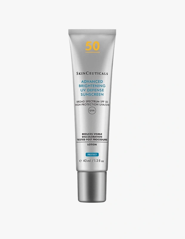 Ürün Cinsiyeti: Unisex

Ürün Tipi: Güneş Koruması

Ürün Sezonsallığı: Dört Mevsim

Ürün Çeşidi: Aydınlatıcı Güneş Koruyucu

Ürün Özellikleri:
Advanced Brightening UV Defense, yüksek SPF 50 koruma sağlarken aynı zamanda cilt tonunu dengelemeyi hedefleyen çok yönlü bir güneş koruyucudur. Hafif losyon dokusu ciltte beyaz iz bırakmadan yayılır ve günlük kullanıma uygundur.

Öne Çıkan Detaylar:

SPF 50 yüksek güneş koruması

Aydınlatıcı bakım yaklaşımı

Hafif ve konforlu losyon doku

Günlük kullanıma uygun

Kimler Kullanıyor?
Güneş korumasını cilt tonu eşitleyici etkiyle birleştirmek isteyen kullanıcılar için uygundur.

SkinCeuticals Advanced Brightening SPF 50 ile cildinizi koruyun ve daha eşit tonlu bir görünüm kazandırın.