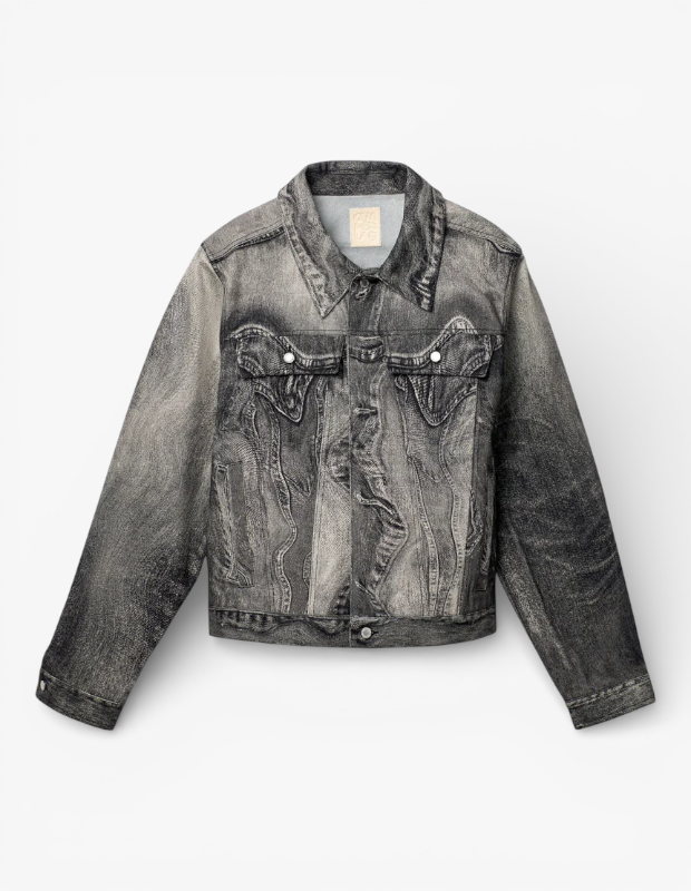 Ürün Cinsiyeti
Kadın

Ürün Tipi
Ceket

Ürün Sezonsallığı
Dört Mevsim

Ürün Çeşidi
Denim Jacket

Ürün Özellikleri
CamperLAB Denim Jacket, sokak stilini doğayla buluşturan ve hem görünüşte hem günlük kullanımdaki fonksiyonuyla fark yaratan bir denim cekettir. İtalyan Candiani deniminden üretilen ana kumaşı, organik ve geri dönüştürülmüş pamuk karışımıyla hem dayanıklı hem de yumuşak bir his sunar. Lapel yaka tasarımı cekete karakter kazandırırken, göğüs kapaklı cepler fonksiyonel bir detay sağlar. Siyah-gri ton seçenekleriyle gardırobun temel denim parçalarından biri olurken, kaldıraçlı kesimi casual kombinlere güçlü bir denim ifadesi ekler. Ceketin daha dar bir görünüm sunması için bedeninizden 1–2 bedene kadar küçük tercih edilmesi önerilir.

Öne Çıkan Detaylar

İtalyan Candiani denimden üretilmiş organik ve geri dönüştürülmüş pamuk karışımı

Lapel yaka detayı

Göğüs kapaklı cep

Siyah-gri ton seçenekleri

Günlük denim stiline uyumlu

Kimler Kullanıyor?
Denim jaketlerde hem sürdürülebilir materyal tercih eden hem de sokak stilinde karakterli detaylar arayanlar için ideal bir parça. Günlük jeanlerle, basic tişörtlerle veya katmanlı kombinlerde rahatlıkla kullanılabilir ve çok yönlü denim gardırobu isteyenlerin stiline uyum sağlar.

CamperLAB denim ceket; organik pamuk karışımı, klasik yaka ve göğüs cep detaylarıyla modern günlük kombinlere karakterli bir denim görünüm katar.