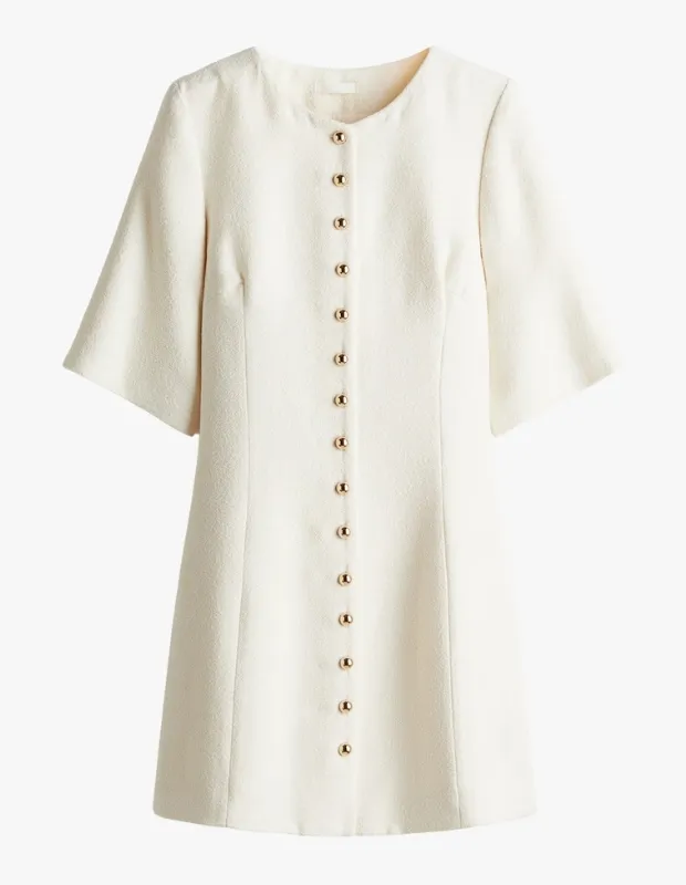 H&M Bouclé Dress: Kısa kollu düğme detaylı beyaz elbise, sade ve modern tasarım.