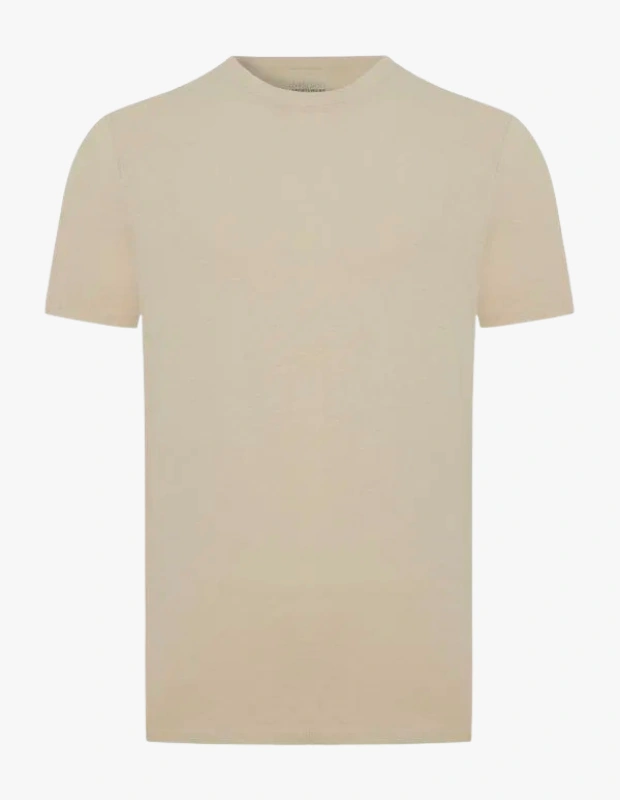 Ürün Cinsiyeti
Erkek

Ürün Tipi
T-shirt

Ürün Sezonsallığı
Dört Mevsim

Ürün Çeşidi
Bisiklet Yaka Oversize T-shirt

Ürün Özellikleri
Bisiklet yaka oversize t-shirt, sade tasarımı ve rahat kalıbıyla günlük stilin güçlü tamamlayıcılarından biri olarak öne çıkar. Geniş kesimi sayesinde vücuda yapışmadan doğal bir duruş sunar ve hareket özgürlüğü sağlar. Yumuşak dokulu kumaşı gün boyu konforlu bir kullanım vadederken, düz ve zamansız görünümü farklı kombinlere kolayca uyum sağlar. Tek başına basic bir parça olarak kullanılabildiği gibi ceket, gömlek veya sweatshirt ile katmanlı stillere de rahatlıkla eşlik eder. Minimal çizgileriyle spor ve şehir stiline dengeli bir karakter kazandırır.

Öne Çıkan Detaylar
• Oversize kalıp
• Bisiklet yaka tasarım
• Kısa kollu yapı
• Düz ve sade görünüm
• Günlük kullanıma uygun konforlu doku

Kimler Kullanıyor?
Giyimde rahatlığı ve yalın şıklığı bir arada arayan, zamansız parçaları gardırobunda uzun süre kullanmayı sevenler tarafından tercih edilir. Günlük hayatta sade ama özenli bir stil benimseyen, tek bir parça ile farklı kombinler yaratmayı seven kullanıcıların stiline kolayca uyum sağlar.

Oversize kalıbı ve bisiklet yaka tasarımıyla öne çıkan Mudo erkek t-shirt, sade görünümü ve konforlu yapısıyla günlük kombinler için ideal bir tamamlayıcıdır.
