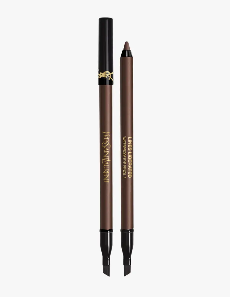 Marka Adı: YVES SAINT LAURENT
Ürün Cinsiyeti: Belirtilmemiş
Ürün Tipi: Göz Kalemi
Ürün Sezonsallığı: Her mevsim
Ürün Çeşidi: Kahverengi, suya dayanıklı ve dağıtıcı aplikatörlü göz kalemi
Ürün Özellikleri: Bu ürün, Yves Saint Laurent markasına ait, suya dayanıklı formüle sahip, zengin kahverengi tonunda bir göz kalemidir. Kolayca uygulanabilen kremsi yapısıyla keskin çizgiler çekmeye veya dumanlı bir görünüm yaratmaya olanak tanır. Bir ucunda kalem ucu bulunurken, diğer ucunda makyajı kolayca dağıtmaya yarayan entegre bir açılı fırça aplikatörü yer alır. Bu çok yönlü tasarım, hem doğal gündüz makyajları hem de daha yoğun gece görünümleri için idealdir, gün boyu akma ve bulaşma yapmadan kalıcılık sunar.
Öne Çıkan Detaylar:
- Suya dayanıklı ve bulaşmayan kremsi formül
- Dumanlı göz makyajı için entegre dağıtıcı fırça aplikatörü
- Doğal ve sofistike kahverengi tonu
Kimler Kullanıyor?: Zahmetsiz şıklığı ve kalıcı güzelliği önemseyen bireylerin tercihi olan bu ürün, makyajında hem pratiklik hem de göz alıcı bir bitiş arayanlara hitap eder. Yoğun tempoda yaşayan, gün içinde tazeliğini koruyan doğal ve sofistike göz makyajlarını tercih eden, stilini kişisel dokunuşlarla tamamlamayı seven herkesin makyaj çantasına kolayca uyum sağlar.