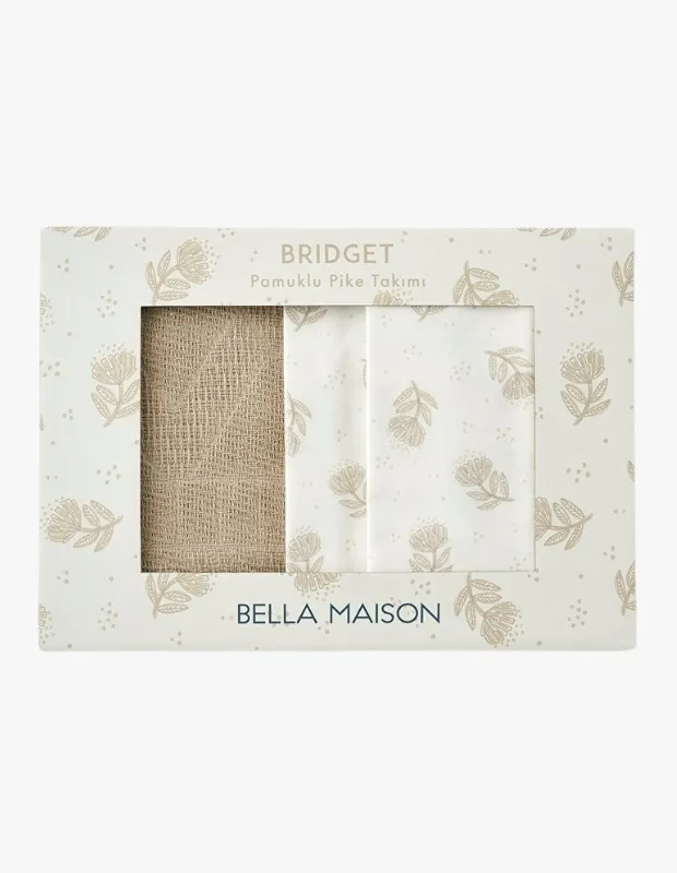Bella Maison doğal tonlarda pamuklu çift kişilik pike seti, paketlenmiş şekilde.