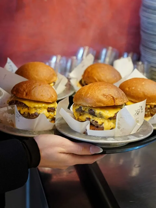 İstanbul’un en iyi hamburgercilerinden Akali'de cheeseburger