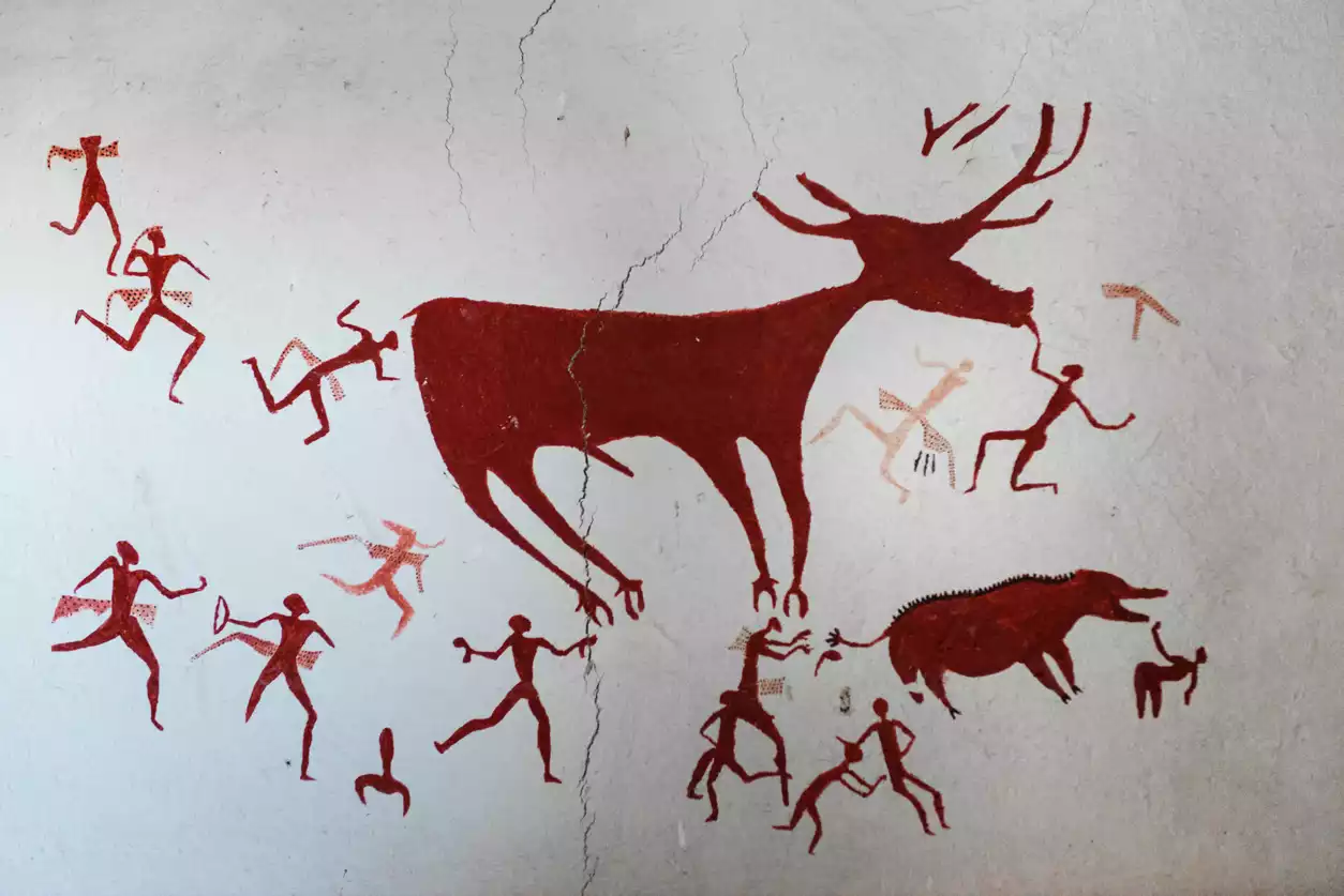 Çatalhöyük duvar resimleri, av sahneleri ve büyük geyik figürleriyle erken dönem sanat örneği.