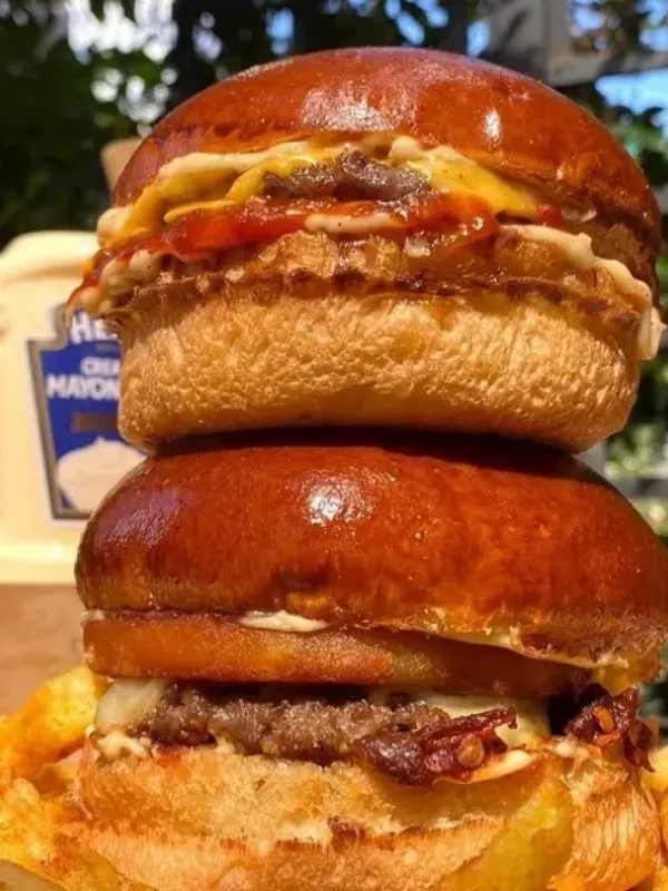 Hopdaddy Burger özel burger sunumu