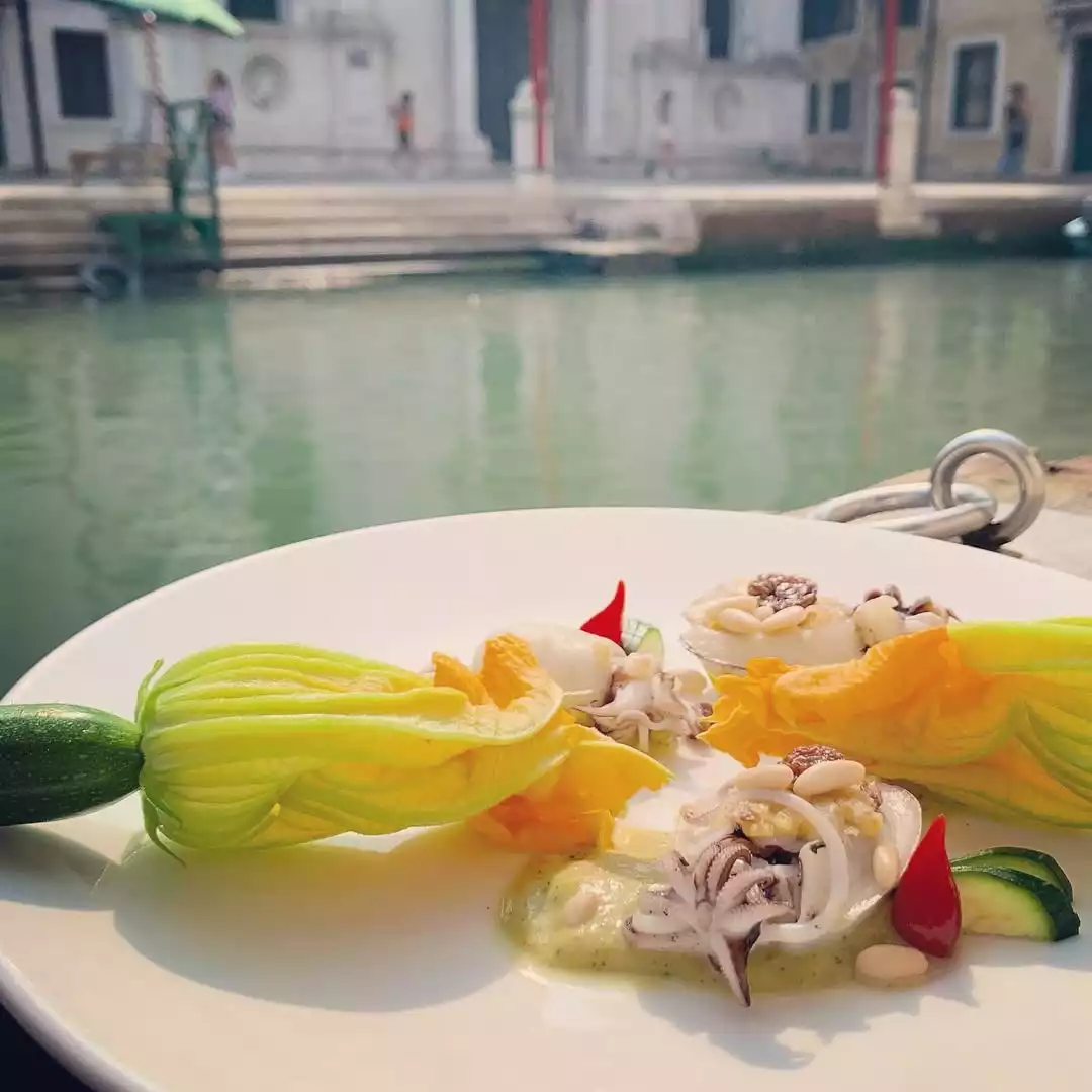 Sadece dokuz masalı butik yapısıyla Osteria alle Testiere, Venedik’in en özel ve en çok talep gören gastronomi duraklarından biri.