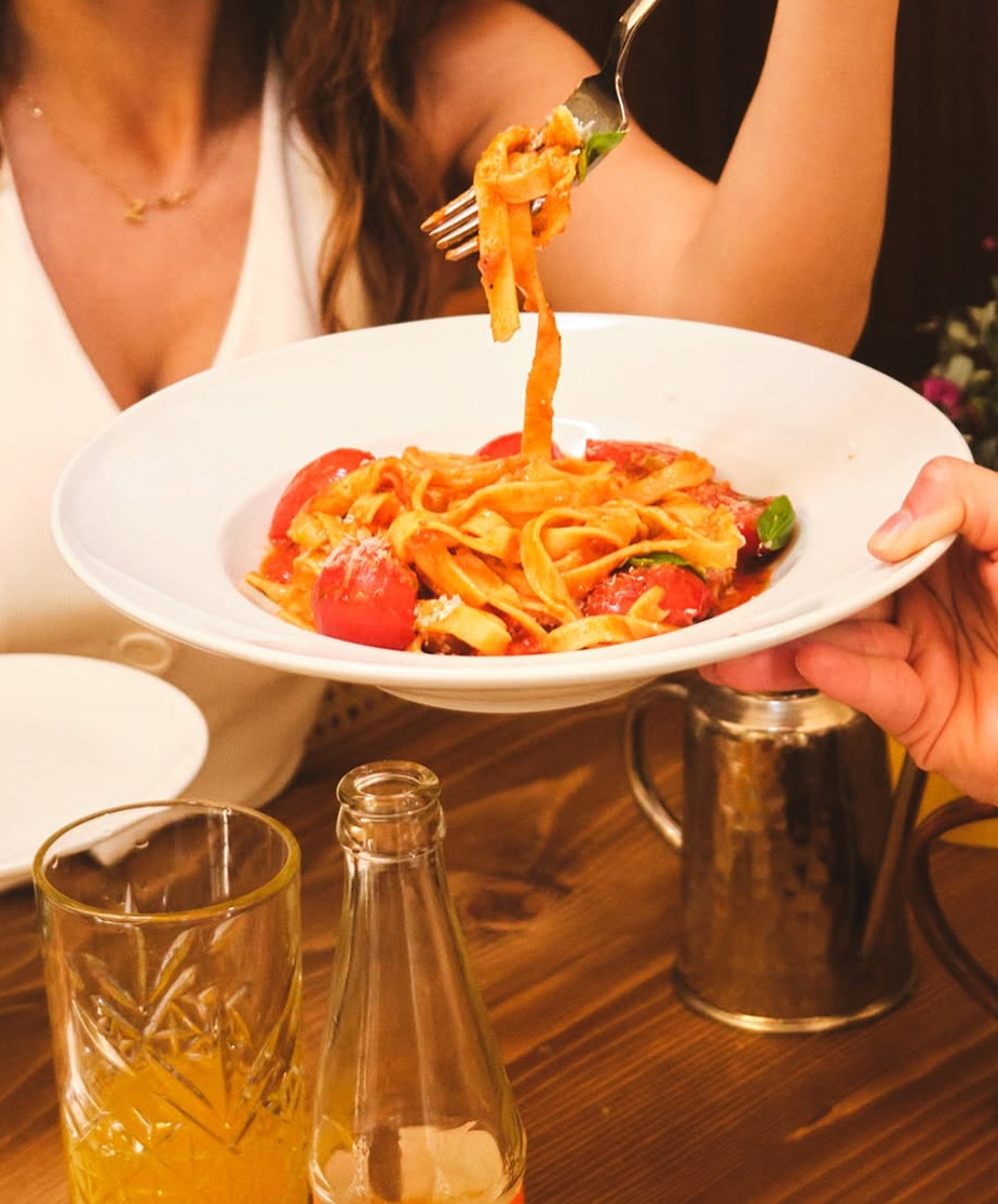 Odun Fırınından Sofraya: İstanbul'un En İyi Pizzacıları ve İmza Lezzetleri