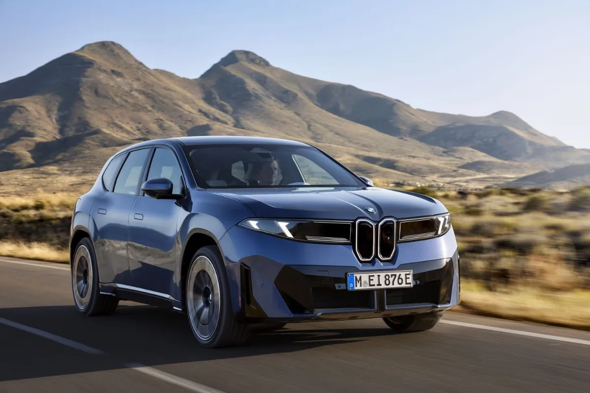 Neue Klasse tasarım diline sahip yeni BMW iX3 elektrikli SUV