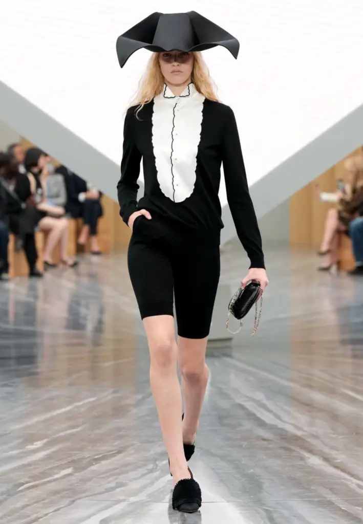 2026 İlkbahar-Yaz Paris Moda Haftası Defileleri Başladı