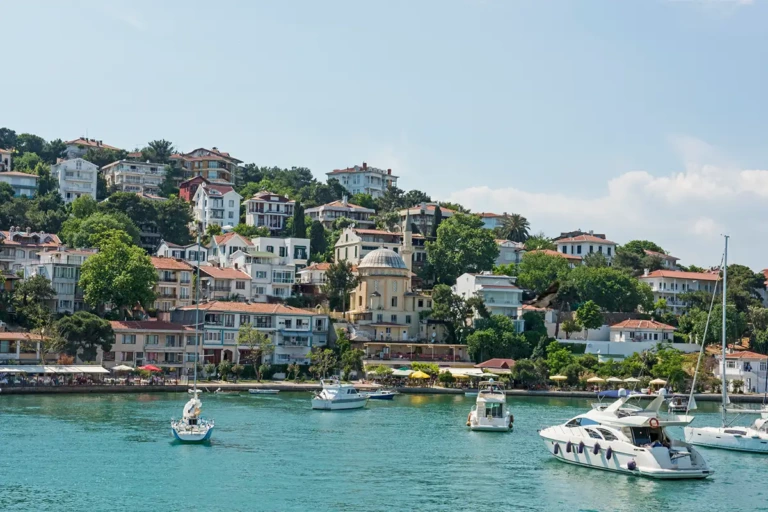 Hafta Sonu İçin İstanbul’a En Yakın Tatil Hissi: Adalar Rehberi