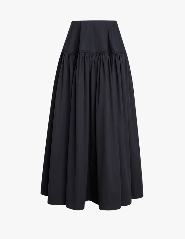 Ürün Cinsiyeti: Kadın
Ürün Tipi: Alt Giyim
Ürün Sezonsallığı: Dört Mevsim
Ürün Çeşidi: Maksi Etek
Ürün Özellikleri:
Alaïa siyah flare maksi etek, markanın feminen ve heykelsi tasarım dilini güçlü bir siluetle yansıtır. Belden aşağı doğru açılan formu hareketli ve zarif bir duruş sunarken, siyah rengiyle zamansız bir şıklık yaratır.
Öne Çıkan Detaylar:
Flare kesim siluet
Maksi boy zarafet
Feminen ve güçlü duruş
Zamansız siyah renk
Kimler Kullanıyor?
Silüetle fark yaratmayı seven, feminen ama güçlü bir stil anlayışını benimseyenler için tasarlanmıştır.
Alaïa flare maksi etek ile feminen, güçlü ve zamansız bir görünüm elde edin.