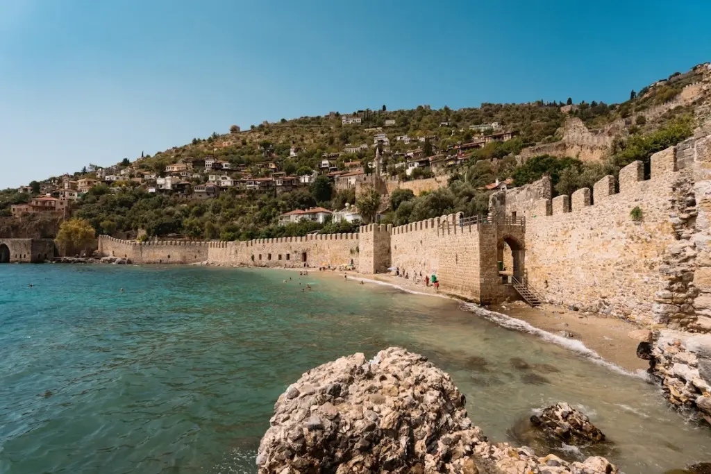 Alanya Kalesi, surlar