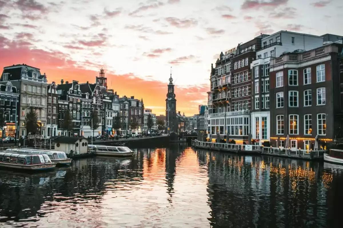 Kanalların Büyüsünde Amsterdam: Sanat, Lüks ve Gizli Rotalar