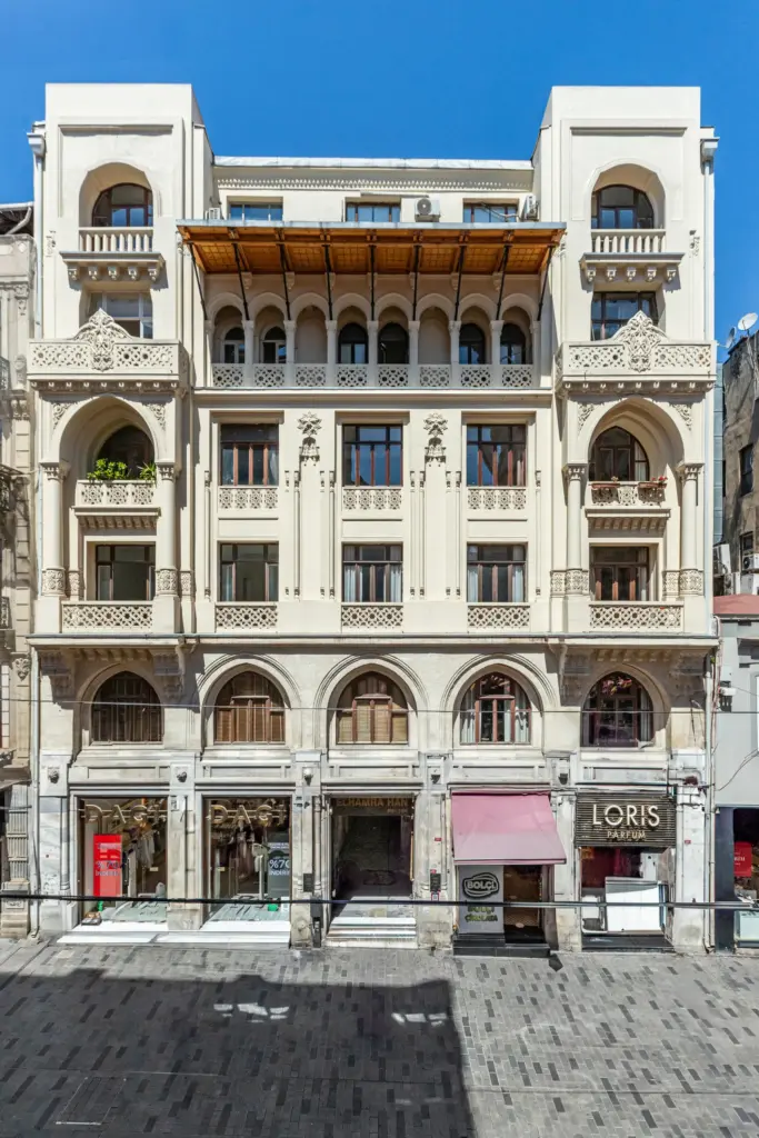 OGGUSTO Sanat Editörü Seçti: Bienal İzlenimleri ve Dikkat Çekenler