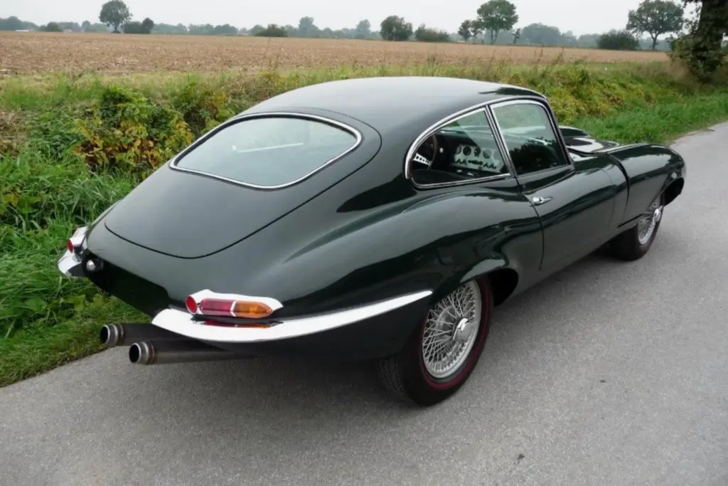 Hangisi Daha Cool: Jaguar E-Type mı, Porsche 911 mi?