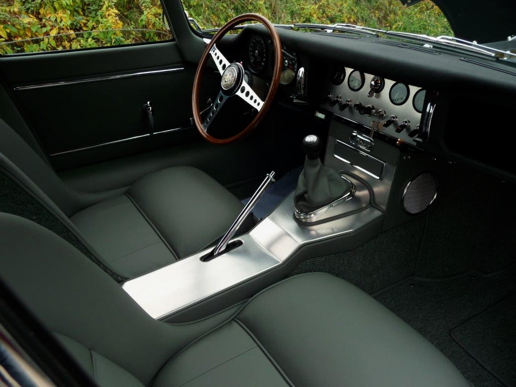 Hangisi Daha Cool: Jaguar E-Type mı, Porsche 911 mi?