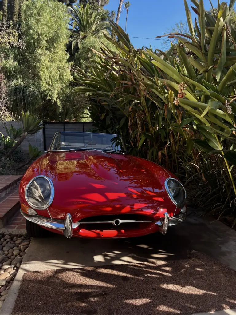 Hangisi Daha Cool: Jaguar E-Type mı, Porsche 911 mi?