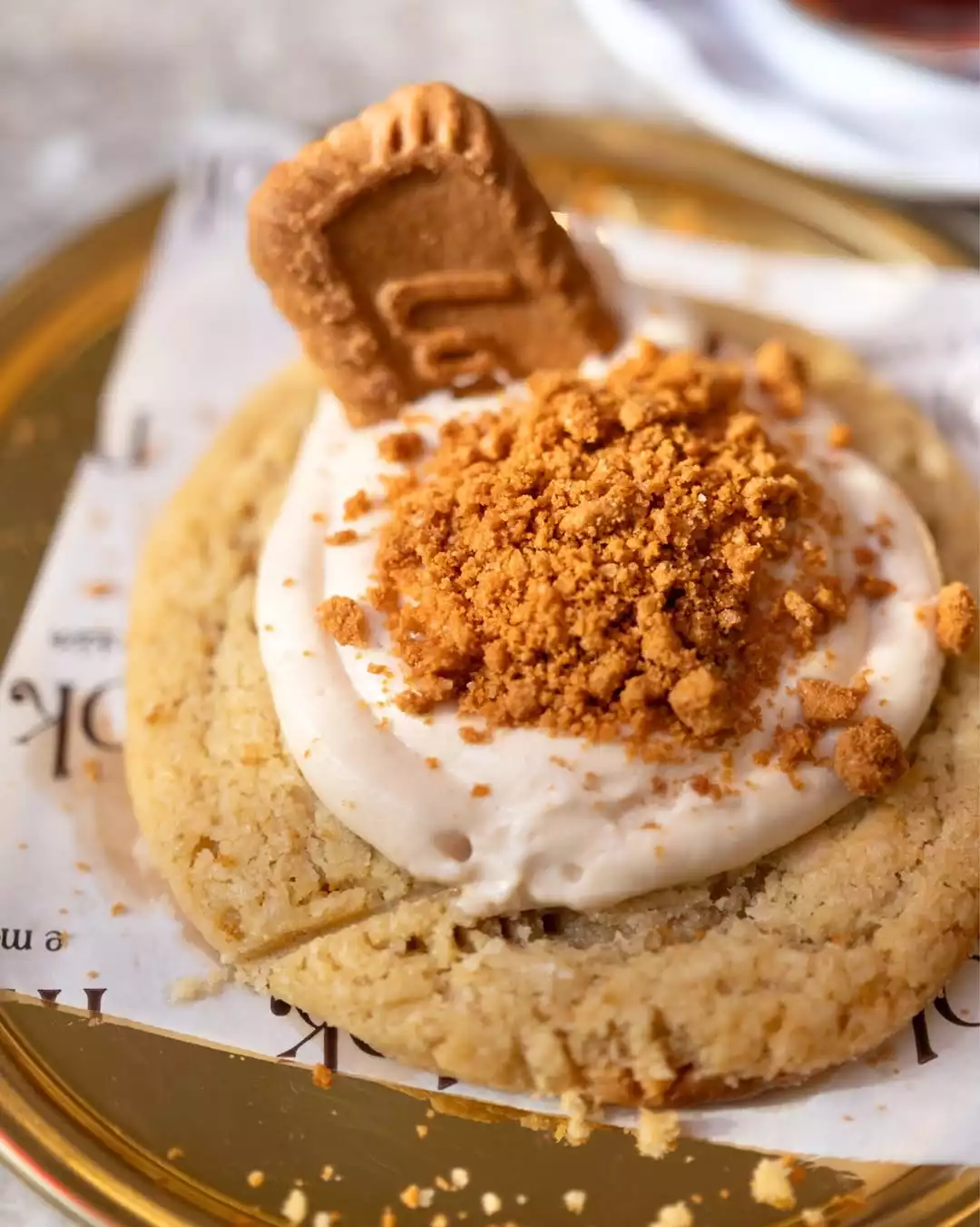 M Blok lotus cookie