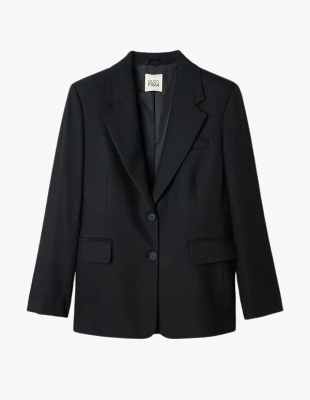 Ürün Cinsiyeti: Kadın

Ürün Tipi: Ceket

Ürün Sezonsallığı: Dört Mevsim

Ürün Çeşidi: Oversize Blazer

Ürün Özellikleri:
Mudo oversize siyah blazer ceket, güçlü silueti ve rahat kesimiyle modern şehir stiline net bir vurgu yapar. Klasik siyah rengi sayesinde gardırobun en çok kullanılan parçalarından biri olmaya adaydır.

Öne Çıkan Detaylar:

Oversize ve rahat kesim

Zamansız siyah renk

Güçlü blazer silueti

Günlük ve gece kombinlerine uygun

Kimler Kullanıyor?
Maskülen dokunuşları modern bir şıklıkla harmanlayan, cesur ve özgüvenli bir stil benimseyenler için idealdir.

Mudo oversize siyah blazer ile güçlü, modern ve zamansız bir stil oluşturun.