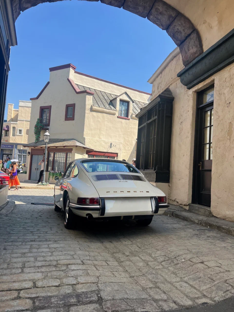 Hangisi Daha Cool: Jaguar E-Type mı, Porsche 911 mi?