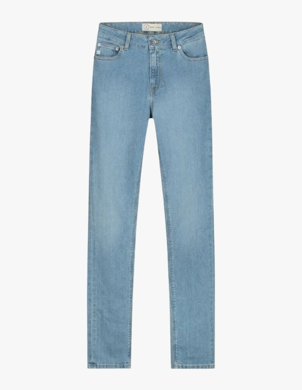 Ürün Cinsiyeti: Kadın
Ürün Tipi: Pantolon
Ürün Sezonsallığı: Dört Mevsim
Ürün Çeşidi: Jean Pantolon
Ürün Özellikleri:
Mud Jeans Regular Swan modeli, sürdürülebilir denim anlayışını klasik bir kesimle buluşturur. Heavy stone yıkamasıyla vintage bir etki sunarken, dayanıklı yapısıyla uzun ömürlü bir kullanım sağlar.
Öne Çıkan Detaylar:
Sürdürülebilir denim üretim
Regular fit kesim
Vintage yıkama efekti
Günlük kullanıma uygun
Kimler Kullanıyor?
Çevre duyarlılığı olan, klasik jean siluetlerinden vazgeçmeyenler için ideal bir seçimdir.
Mud Jeans Regular Swan jean ile sürdürülebilir ve zamansız denim stilini keşfedin.