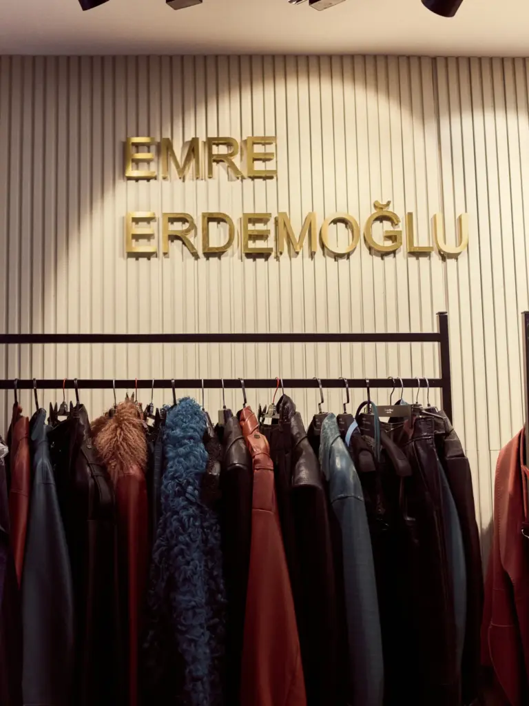 Emre Erdemoğlu showroom'undan kare