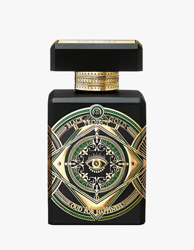 Marka Adı: Initio
Ürün Cinsiyeti: Erkek
Ürün Tipi: Parfüm
Ürün Sezonsallığı: Sonbahar Kış
Ürün Çeşidi: Deri, Odunsu
Ürün Özellikleri: Bu Initio Oud For Happiness Eau de Parfum, keskin hatlara sahip siyah renkli cam şişesi ve lüks altın rengi geometrik desenlerle süslenmiş etiketiyle dikkat çeker. Etiketin merkezinde yer alan gizemli göz motifi ve altın detaylar, parfümün oryantal ve mistik stilini vurgular. 90 ml'lik bu parfüm, zencefil ve bergamotun enerjik açılışıyla parlak bir başlangıç yaparken, kalp notalarında ud ağacı ve meyan kökünün derinliğiyle derinin egzotik yorumunu sunar. Dip notalardaki misk ve bitkisel esanslar, kokuyu tende bağımlılık yapıcı, zırh gibi kalıcı bir imza haline getirir.
Öne Çıkan Detaylar:
- Gizemli göz motifli, altın ve koyu yeşil işlemeli etiket tasarımı
- Ud ağacı ve meyan kökü ile derinleşen egzotik deri yorumu
- Zencefil ve bergamotun enerjik, parlak açılışıyla kalıcı bir imza
Kimler Kullanıyor?: Bu parfüm, gelenekselin ötesinde, cesur ve sofistike bir duruş sergileyen, kendi imzalarını kokularıyla mühürlemeyi seven kişiler için idealdir. Özgünlüğü ve derinliği arayan, hem gündüz hem de gece şıklığında fark yaratmak isteyen, gizemli ve güçlü bir karaktere sahip olan herkes bu kokunun tende yarattığı zırh gibi kalıcılığı ve etkileyici aurayı benimseyecektir. Koku seçimiyle kişisel tarzını ifade etmekten çekinmeyen, rafine zevklere sahip bireylerin koleksiyonunda özel bir yere sahip olacaktır.