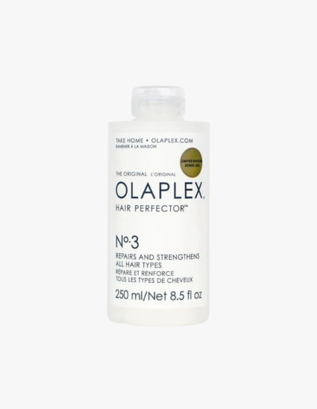 Marka Adı: Olaplex
Ürün Cinsiyeti: Belirtilmemiş
Ürün Tipi: Saç Kusursuzlaştırıcı
Ürün Sezonsallığı: Belirtilmemiş
Ürün Çeşidi: Saç onarıcı ve güçlendirici bakım
Ürün Özellikleri: Olaplex No.3 Saç Kusursuzlaştırıcı, beyaz renkli, şeffaf kapaklı bir şişede sunulan, tüm saç tipleri için tasarlanmış, orijinal formüle sahip bir saç bakım ürünüdür. Saç tellerini onarmayı ve güçlendirmeyi hedeflerken, yıpranmış saçların sağlıklı ve parlak bir görünüm kazanmasına yardımcı olur. Ürün, 250 ml (8.5 fl oz) hacmindedir ve sınırlı sayıda üretilmiş bonus boyutlu bir versiyondur.
Öne Çıkan Detaylar:
- Tüm saç tiplerini onarır ve güçlendirir.
- Saç renginin parlaklığını destekler ve yıpranmaları gidermeye yardımcı olur.
- 250 ml bonus boyutunda, evde kullanıma uygun orijinal formül sunar.
Kimler Kullanıyor?: Saçlarının canlılığını ve sağlığını korumak isteyen, özellikle boyalı veya yıpranmış saçlara sahip kişiler bu üründen faydalanabilir. Saç bakım rutininde onarım ve güçlendirmeye öncelik veren, sağlıklı ve parlak bir görünüm arayan herkes bu ürünü rahatlıkla kullanabilir. Çevresel faktörlere karşı saçlarını korumak ve saç renginin ömrünü uzatmak isteyenler için ideal bir tercihtir.
