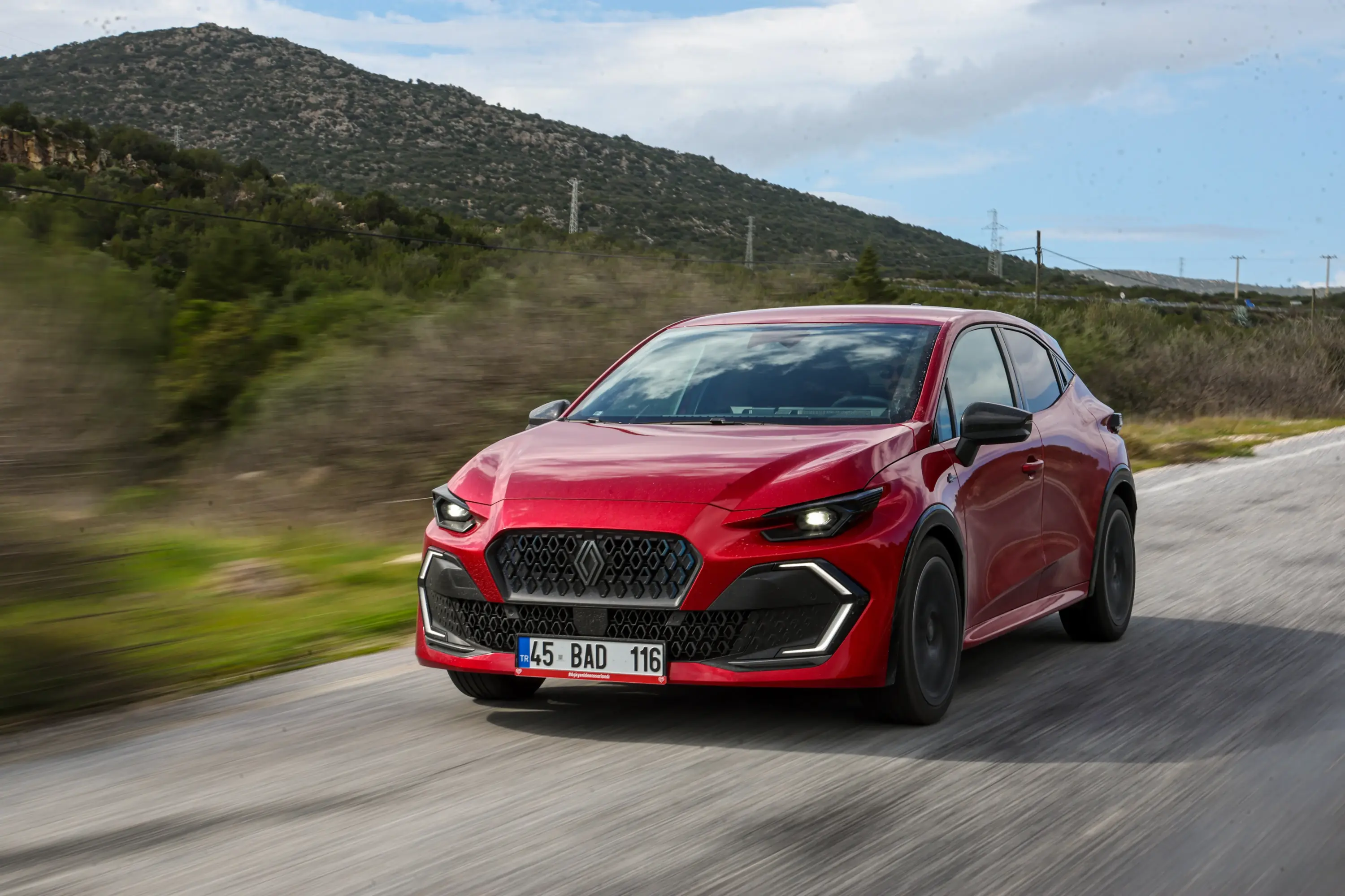 Renault Clio, markanın Bursa’daki fabrikasında üretilen ve Avrupa’nın en çok satan B segmenti hatchback modellerinden.