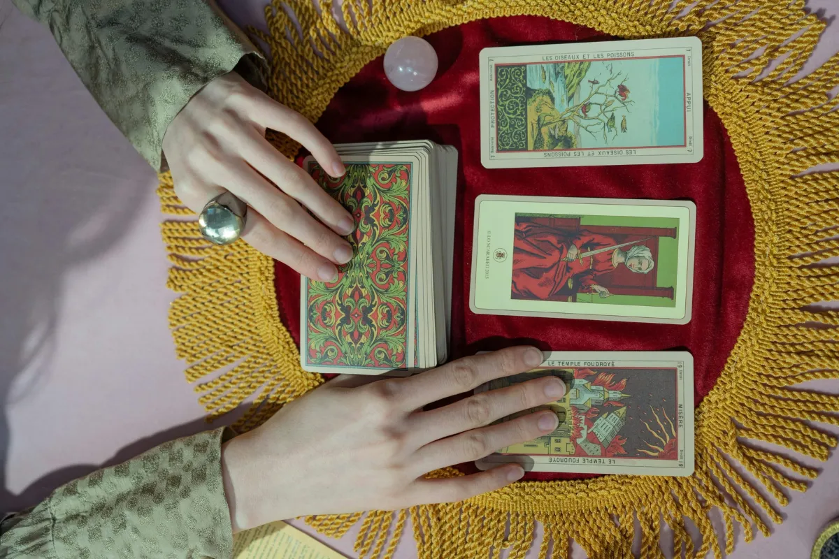 Tarot Kartları Ne Anlatır? Anlamlarıyla Kapsamlı Rehber