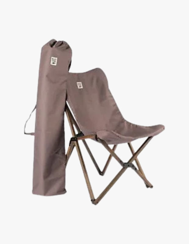 Ürün Cinsiyeti: Unisex
Ürün Tipi: Outdoor
Ürün Sezonsallığı: İlkbahar / Yaz
Ürün Çeşidi: Kamp Sandalyesi
Ürün Özellikleri:
Bag the Joy Ahşap iskeletli katlanır kamp sandalyesi, doğal malzeme hissini modern outdoor tasarımla birleştirir. Katlanabilir yapısı ve taşıma çantası sayesinde pratik kullanım sunarken, sağlam gövdesiyle açık hava aktivitelerinde konfor sağlar.
Öne Çıkan Detaylar:
Ahşap iskelet tasarım
Katlanabilir ve taşınabilir yapı
Kamp ve açık hava kullanımına uygun
Konforlu oturum
Kimler Kullanıyor?
Kamp, piknik ve açık hava etkinliklerinde hem konfor hem estetik arayan, ekipmanlarında doğal detayları seven kullanıcılar için idealdir.
Bag the Joy kamp sandalyesi ile açık hava aktivitelerinde konforlu, pratik ve şık bir oturma deneyimi yaşayın.