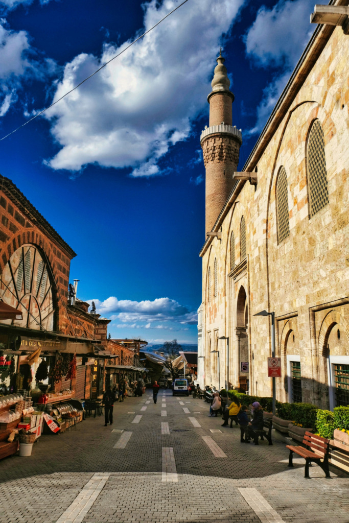 Bursa'nın sokaklarından bir kare