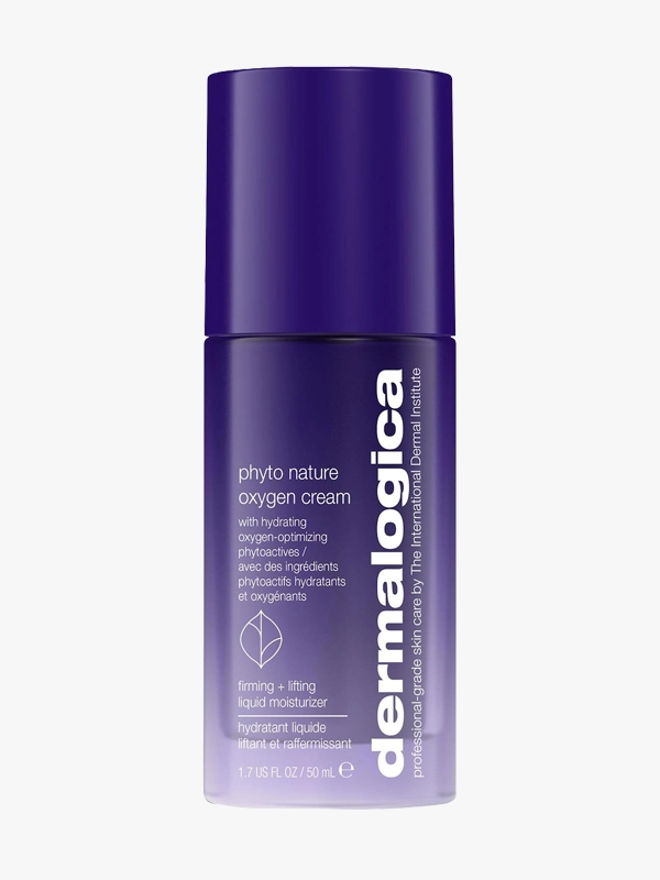 Mor renkli, silindirik şişesiyle Dermalogica Phyto Nature Oxygen Cream, cildi sıkılaştıran ve toparlayan, hafif yapılı bir sıvı nemlendirici olarak erkekler için en iyi ürünler arasında gösterilerek postun anti-aging bölümünde yer alıyor.