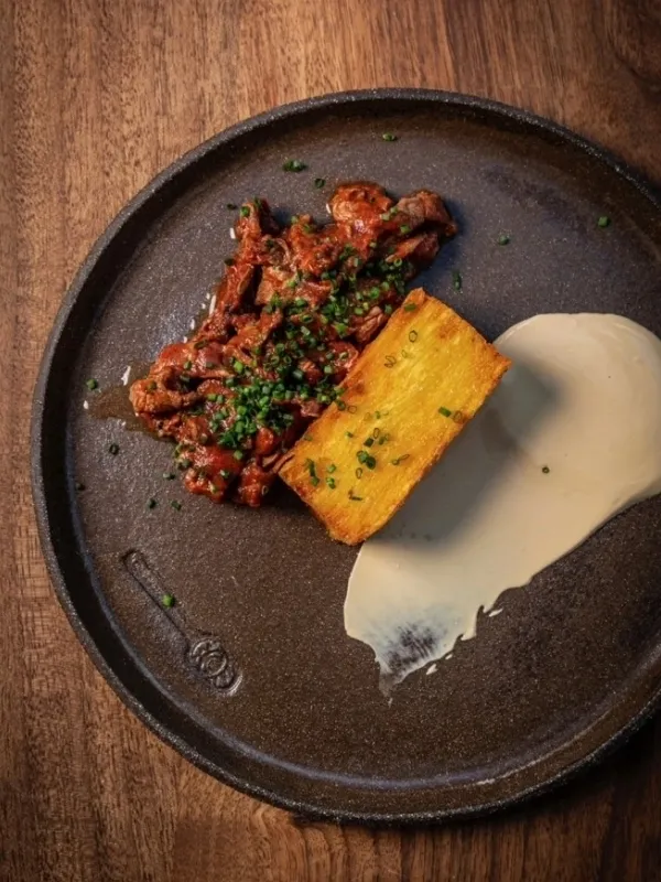 Efendy Levent fine dining tabak sunumu İstanbul’da romantik ilk buluşmalar için ideal restoran