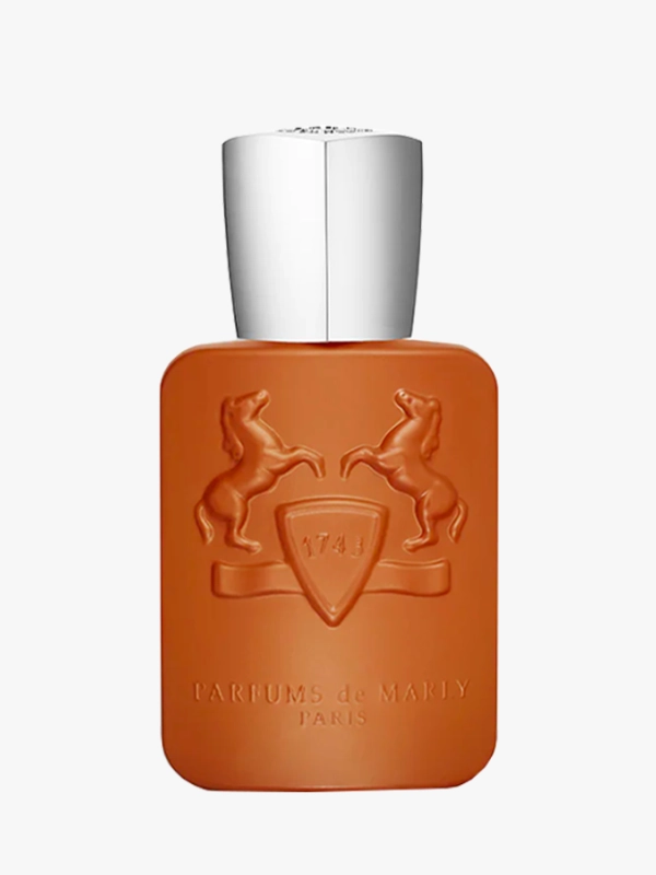 Parfums de Marly Carlisle parfümü, turuncu mat şişe tasarımı ve gümüş kapak detayıyla erkek niche parfüm görseli.