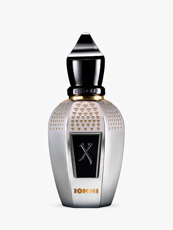 Xerjoff Iommi parfüm, gümüş ve altın detaylı lüks şişe tasarımıyla premium niche koku görseli.