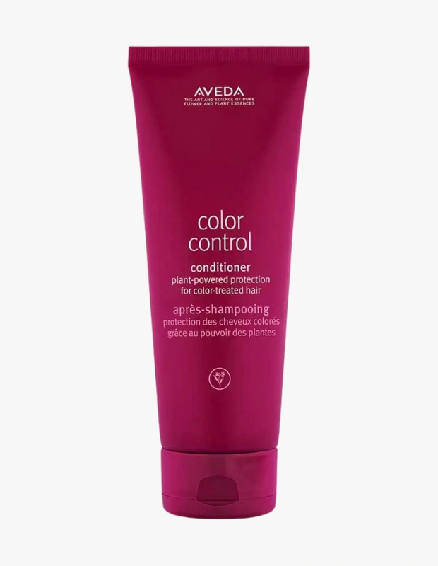 Ürün Cinsiyeti: Unisex
Ürün Tipi: Saç Temizleme
Ürün Sezonsallığı: Dört Mevsim
Ürün Çeşidi: Renk Koruyucu Şampuan
Ürün Özellikleri:
Color Control şampuan, boyalı saçlarda renk canlılığını korumaya yardımcı olmayı hedefleyen bitki bazlı formülüyle öne çıkar. Nazik temizleme sağlayan yapısı saç rengini soldurmadan arındırmayı amaçlar. Düzenli kullanımda saçın daha parlak, yumuşak ve bakımlı görünmesine katkı sağlar.
Öne Çıkan Detaylar:
Boyalı saçlara özel renk koruyucu formül
Bitki bazlı, nazik temizleme
Renk solmasını azaltmaya yardımcı
Günlük kullanıma uygun
Kimler Kullanıyor?
Boyalı saçlarında rengi uzun süre canlı tutmak isteyen, bitkisel içerikli şampuanları tercih eden kullanıcılar için idealdir.
Aveda Color Control şampuan ile boyalı saçlarınızı nazikçe temizleyin, renk canlılığını koruyun.