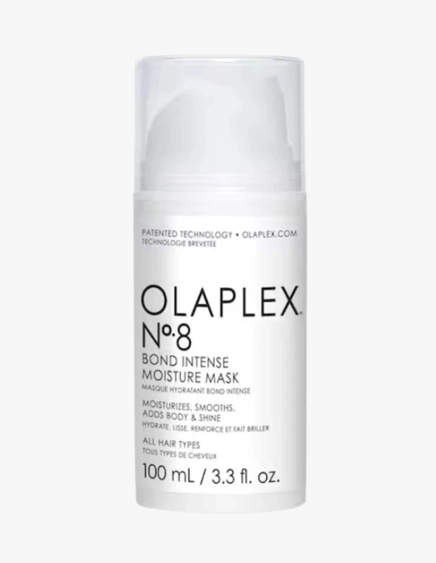 Marka Adı: OLAPLEX
Ürün Adı: OLAPLEX Nº.8 Bond Intense Moisture Mask
Ürün Cinsiyeti: Unisex
Ürün Tipi: Saç Maskesi
Ürün Sezonsallığı: Dört Mevsim
Ürün Çeşidi: Saç Bakım Maskesi
Ürün Özellikleri: OLAPLEX'in patentli bağ güçlendirme teknolojisine sahip Nº.8 Bond Intense Moisture Maskesi, saç bağlarını onarırken yoğun nem sağlamak üzere özel olarak formüle edilmiştir. Tüm saç tipleri için uygun olan bu maske, saçları derinlemesine nemlendirir, pürüzsüzleştirir, hacim kazandırır ve göz alıcı bir parlaklık verir. Beyaz, minimalist bir ambalaj içinde sunulan 100 ml'lik ürün, kolay kullanım sağlayan pompalı bir kapağa sahiptir ve yaz aylarında saçları besleyerek çevresel faktörlere karşı korumaya yardımcı olan ideal bir bakım ürünüdür.
Öne Çıkan Detaylar:
- Patentli bağ güçlendirme teknolojisi ile geliştirilmiştir.
- Tüm saç tiplerine uygun, yoğun nem ve parlaklık sağlar.
- Saçları pürüzsüzleştirir, hacim verir ve onarıcı etki sunar.
Kimler Kullanıyor?: Yazın enerjisini saçlarına yansıtmayı seven, doğal ve parlak görünümlerin peşinde olan, saçlarının mevsimsel yıpranmalardan korunmasına özen gösteren herkes bu maskeyi tercih edebilir. Saçlarına derinlemesine nem ve bakım sağlamak isteyen, sağlıklı bir parlaklık ve pürüzsüz dokunuş arayan; aynı zamanda modern ve zahmetsiz saç stillerini günlük yaşamına adapte eden kişiler için ideal bir destektir.