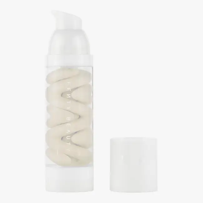 Ürün Cinsiyeti: Unisex
Ürün Tipi: Makyaj Bazı
Ürün Sezonsallığı: Dört Mevsim
Ürün Çeşidi: Nemlendirici & Tutucu Primer
Ürün Özellikleri:
Milk Makeup Grip Trip makyaj bazı, cildi nemlendirirken makyajın cilde daha iyi tutunmasını hedefleyen jel dokulu bir primerdir. Hafif ve ferah yapısı sayesinde ciltte ağırlık hissi yaratmadan daha dolgun ve pürüzsüz bir görünüm sunar. Makyaj öncesi cildi hazırlayarak fondöten ve kapatıcının gün boyu daha dengeli durmasına yardımcı olur.
Öne Çıkan Detaylar:
Nemlendirici jel formül
Makyaj tutuculuğunu artıran yapı
Cilde dolgun görünüm kazandırır
Hafif ve ferah doku
Kimler Kullanıyor?
Makyajında taze, canlı ve uzun süre kalıcı bir bitiş arayan; ciltle bütünleşen hafif bazları tercih edenler için ideal bir üründür.
Milk Makeup Grip Trip ile cildinizi nemlendirin, makyajınızın gün boyu pürüzsüz ve kalıcı görünmesini sağlayın.