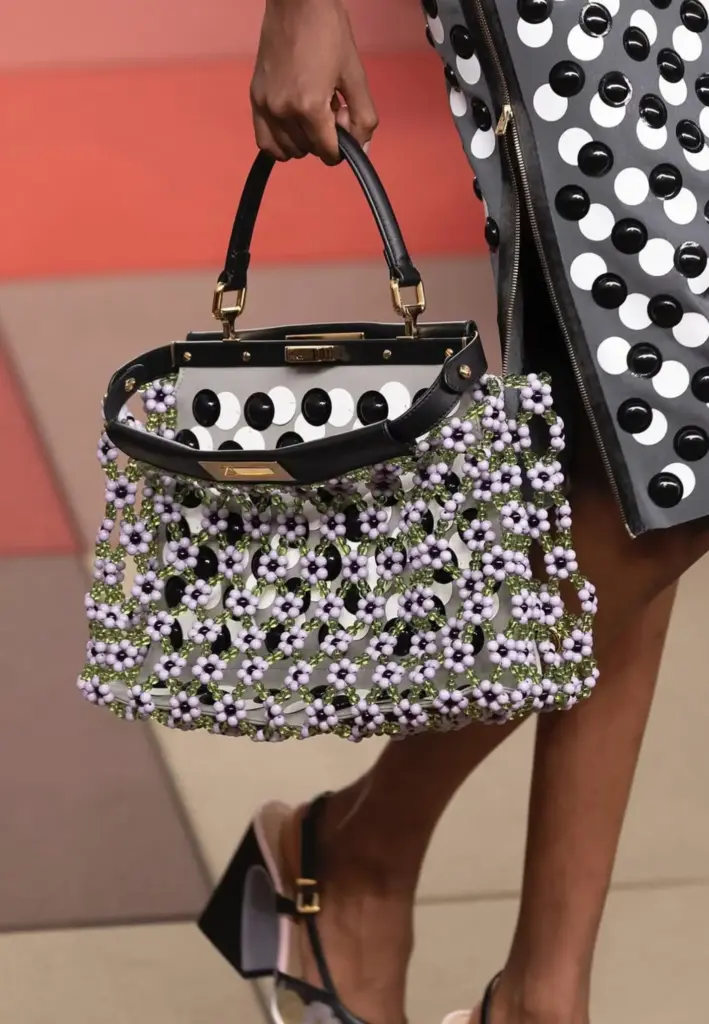 Fendi peekaboo çanta ilkbahar-yaz 2026 defilesinden