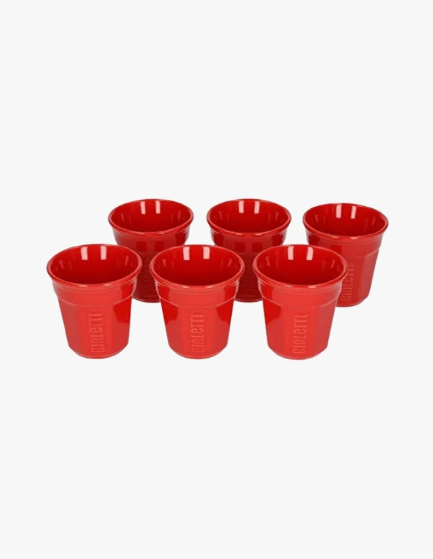 Ürün Cinsiyeti: Unisex
Ürün Tipi: Sofra & Sunum
Ürün Sezonsallığı: Dört Mevsim
Ürün Çeşidi: Espresso Fincan Seti
Ürün Özellikleri:
Bialetti Kırmızı espresso fincan seti, markanın ikonik kahve kültürünü canlı bir renk yorumuyla sofralara taşır. Altılı set içeriği sayesinde misafirli sunumlar için idealdir. Espresso keyfini estetik ve bütünlüklü bir sunumla tamamlar.
Öne Çıkan Detaylar:
6’lı set içeriği
Canlı kırmızı renk
Espresso sunumuna uygun form
Sofra ve kahve köşesi şıklığı
Kimler Kullanıyor?
Kahve sunumunda estetik detayları önemseyen, espresso deneyimini görsel bir ritüel olarak gören kullanıcılar için ideal bir settir.
Bialetti kırmızı espresso fincan seti ile kahve sunumlarınıza enerjik ve ikonik bir dokunuş katın.