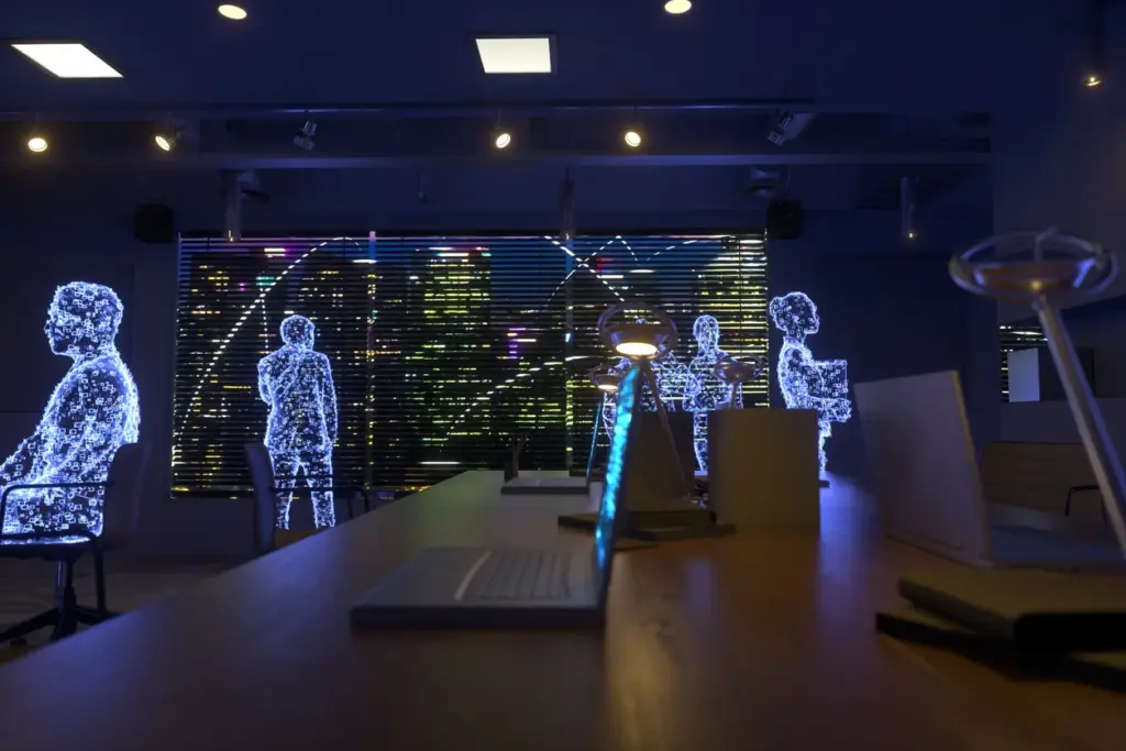 Hologram insan figürlerinin yer aldığı futuristik ofis ortamı; işin geleceği, teknoloji entegrasyonu ve 2026 iş dünyası trendleri ve dönüşümünü simgeleyen dijital sahne.