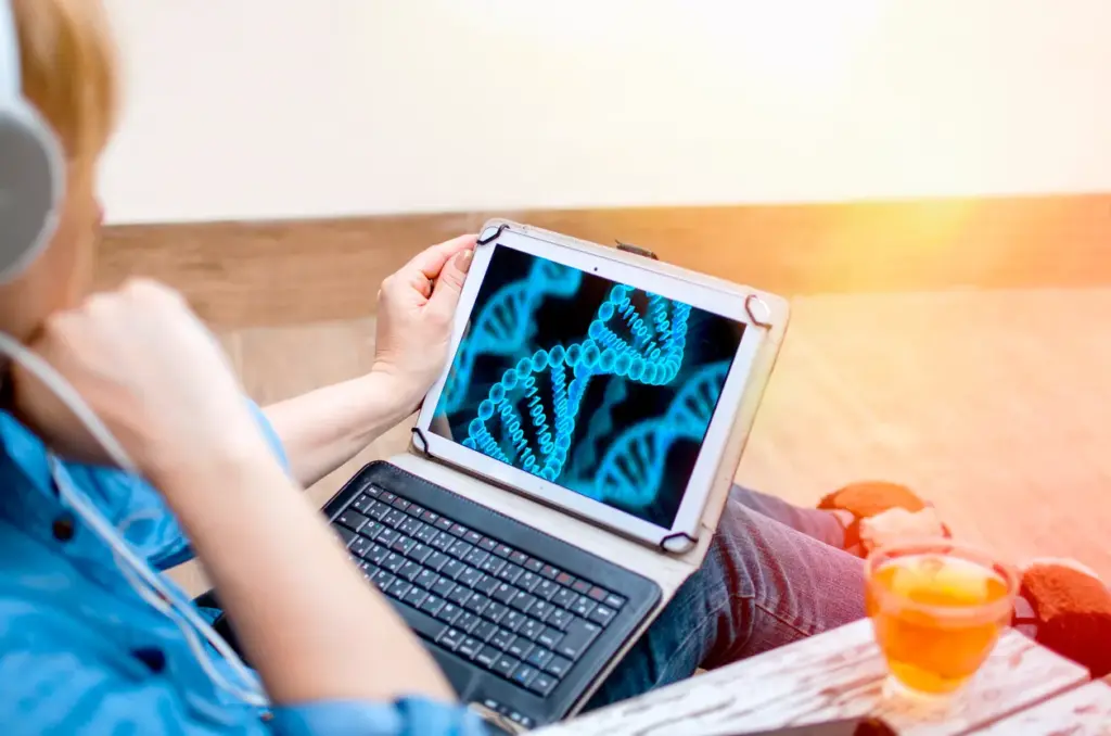 2026 kişiselleştirilmiş sağlık trendini temsilen tablet ekranında DNA görseli izleyen kulaklıklı kişi.
