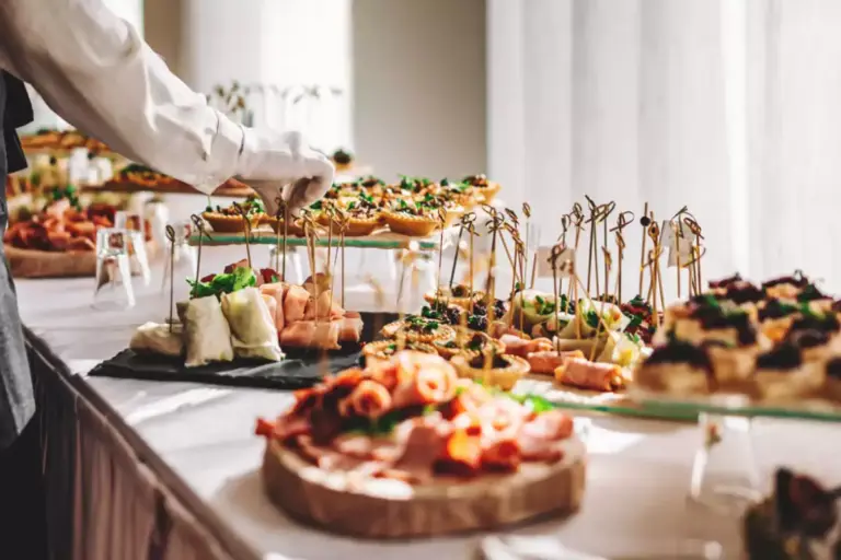Şık Davetler ve Kusursuz Organizasyonlar İçin Öne Çıkan Catering Firmaları